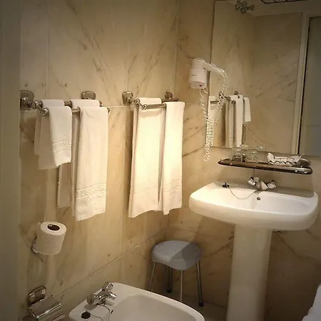 Hotel Jorge V 3*