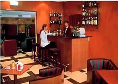Jorge V Hotell 3*