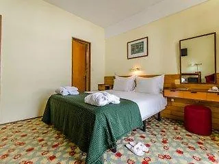Otel Jorge V 3*